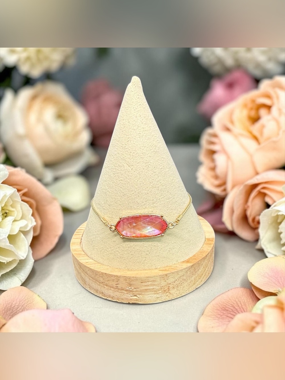 🩷Unbranded Gold-Tone Pink Iridescent Oval-Stone Sliding Bolo Bracelet/NWOT🩷